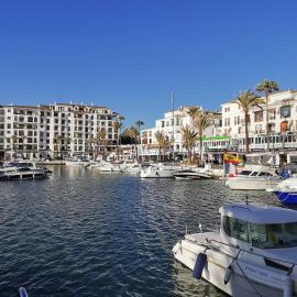 Puerto de la Duquesa Sea Views, hotel em Manilva