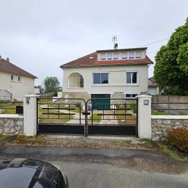 chez Effat et marie T A C 2, hotel in Noyers-sur-Cher