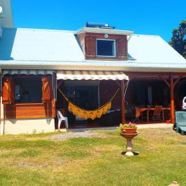 villa bois style créole, ξενοδοχείο σε Le Robert
