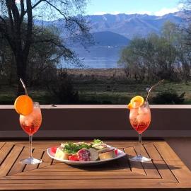Vic&Sunny's lake view apartment, hotel a Ispra