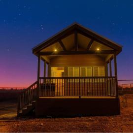 081 Tiny Home nr Grand Canyon South Rim Sleeps 8, hotel din Valle