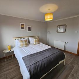 NO 40 - Part of The Langley Collection - 3 Bed, fully equipped kitchen, 20 mins to Banniskirk