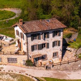 Villa Fenice - Elegant Country House، فندق في بورغو آه موتزانو