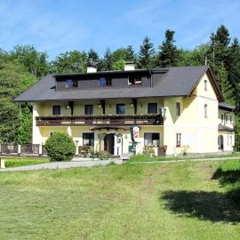 Apartment Waldfrieden by Interhome, hotel em Oberwang
