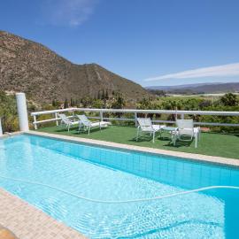 Montagu Little Sanctuary - Free Hot Spring Access in Winter, מלון במונטאגו