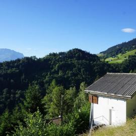 HERZLI-CHALET über dem Rheintal mit Schlossblick, hotel em Werdenberg