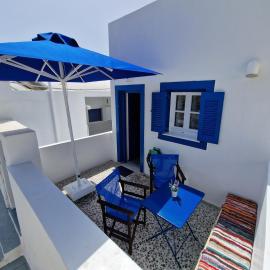 Maraki's Little House Santorini