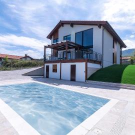 Villa Llanes Jardín y Piscina Privada – La Raizona