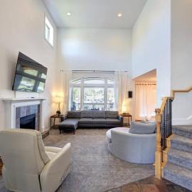 Charming Coastal Home - Walk To Beach and Hot Tub, khách sạn ở Long Beach