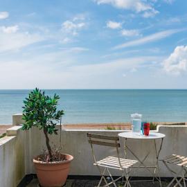 Pebbles by Bloom Stays, hotel in Sandgate