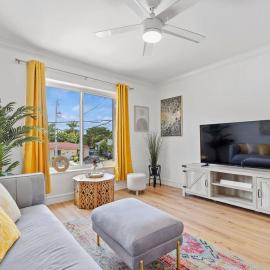 Comfy & Updated Apartment centrally located minutes away from everything!