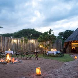 Rhino River Lodge โรงแรมในManyoni Private Game Reserve