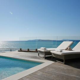 Pictures Suites, hotel in Agios Stefanos