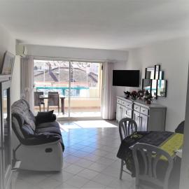 Superbe Appartement FREJUS PLAGE, hotel u gradu Freži
