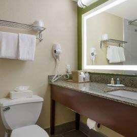 Quality Inn Near Princeton, хотел в Lawrence