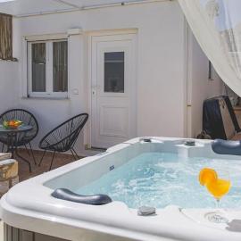 Irini's Earth house with Jacuzzi, Hotel in Prodromos Paros