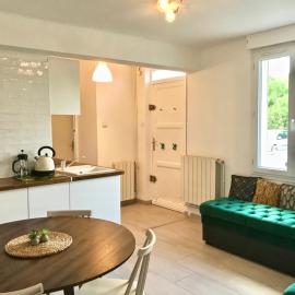 Blue Summer Vibes - Apartment 5 - AC, parking, beach at 50m, SPA discnt, hotel in La Ciotat