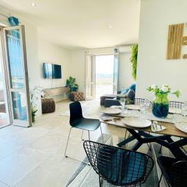 Smeralda Sea View - Luxury Apartment, hotel in Olbia