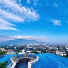 Luxury new perfect pool gym condo1 BR, hotel in Chiang Mai