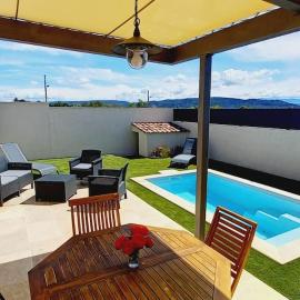 Villa neuve avec piscine chauffée dans le Lubéron