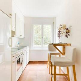 Spacious 52 sqm Cozy Flat - Free Parking - 10 min to Lausanne Old Town, hotelli Lausannessa