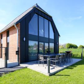 Un nid dans la Grange - Maison avec jacuzzi et sauna، فندق في Boué