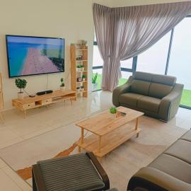 Bungalow, Up to 21 Pax, 4000sqft, 3 Bedrooms, 4 Bathrooms, 4 Car Parks by Star Home