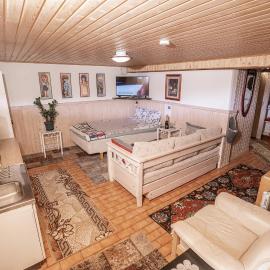 Mukava kellarihuoneisto jossa sauna ja poreallas, hotel a Pietarsaari