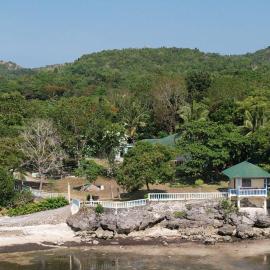 Karlsson's Guesthouse, hotel a Larena