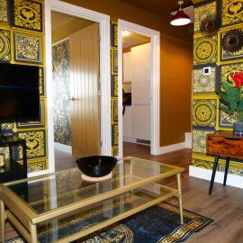 Ultra Deluxe Versace Apartment Near Sheffield FULL SKY TV, hotel i Rotherham