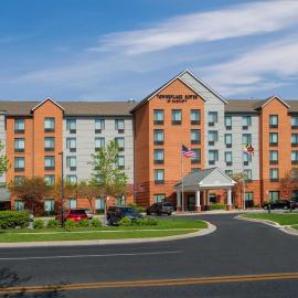 TownePlace Suites by Marriott Frederick، فندق في فريدريك