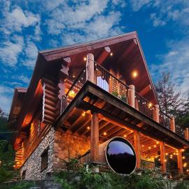 Gem by Manning Park: Luxury Loghouse “Ravenloft”, hotel Sunshine Valleyben