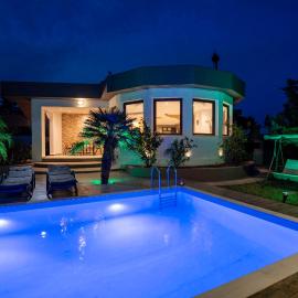 Maia Luxury Pool Villa, hotel in Afantou