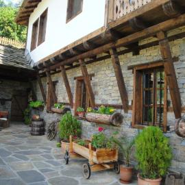 Leshten Valentin's House, hotel u gradu 'Leshten'