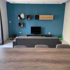 Sunset Apt Modern 1 bedroom Apt near the Beach, hotel di Birzebbuga