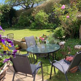 Spacious flat St Ives former farmhouse, parking, hotel i St Ives