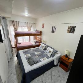 Habitaciones en casa de alojamiento sector sur de Iquique, Chile, hotel i Iquique