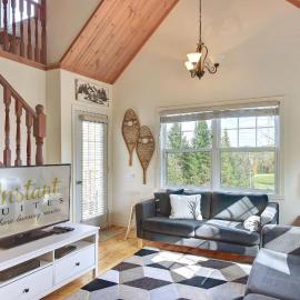 The Golf & Mountain View Retreat by Instant Suites