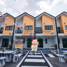 Phanomrung Hostel & Linn Chan Cafe พนมรุ้ง โฮส์เทล แอนด์ ลิณณ์จัง คาเฟ่, хотел в Бурирам