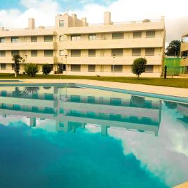 BEACH FRONT APARTMENT - with swimming pool, barbecue and tennis court!, hotel a Viana do Castelo