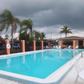 Americas Best Value Inn Florida Turnpike & I-95, hotel sa Fort Pierce