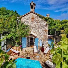 Festina Lente Heritage Villa Krk - Heated pool with hydromassage，多布林吉的飯店