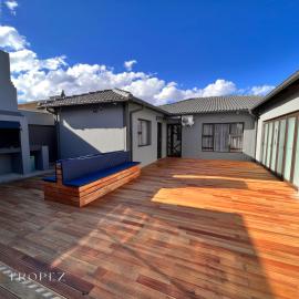 St Tropez Guest House, hotel a Phuthaditjhaba