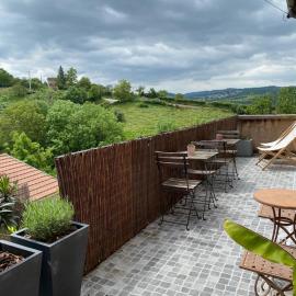 Maison sur cour, hotel in Courzieu