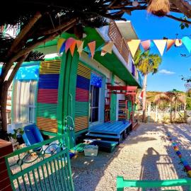 猫のいる宿Happy Island Miyako-CatFriendlyGuesthouse, hotel in Miyako-jima