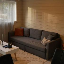 Nyrenovert leilighet med gratis parkering, hotel a Leknes