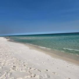 Quiet 2 bedroom condo on Gulf with pool and pond