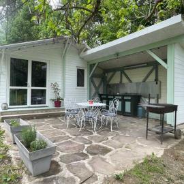 Chalet au bord de l'étang, Hotel in Sérilhac