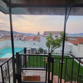 Casa Oasis Puertollano, una casa en un entorno rural en Puertollano, agradable, con Piscina en zona tranquila, khách sạn ở Puertollano
