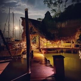 The Golden Resort - Tortugal River Lodge & Marina, מלון בריו דולסה
